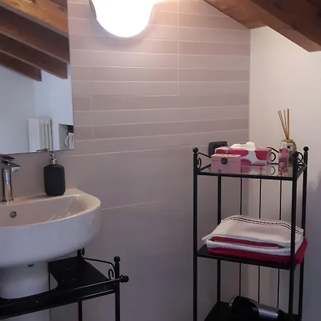 B&B Como Lake Cottage Alojamento de Acomodação e Pequeno-almoço 3*