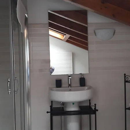 Alojamento de Acomodação e Pequeno-almoço B&B Como Lake Cottage 3*